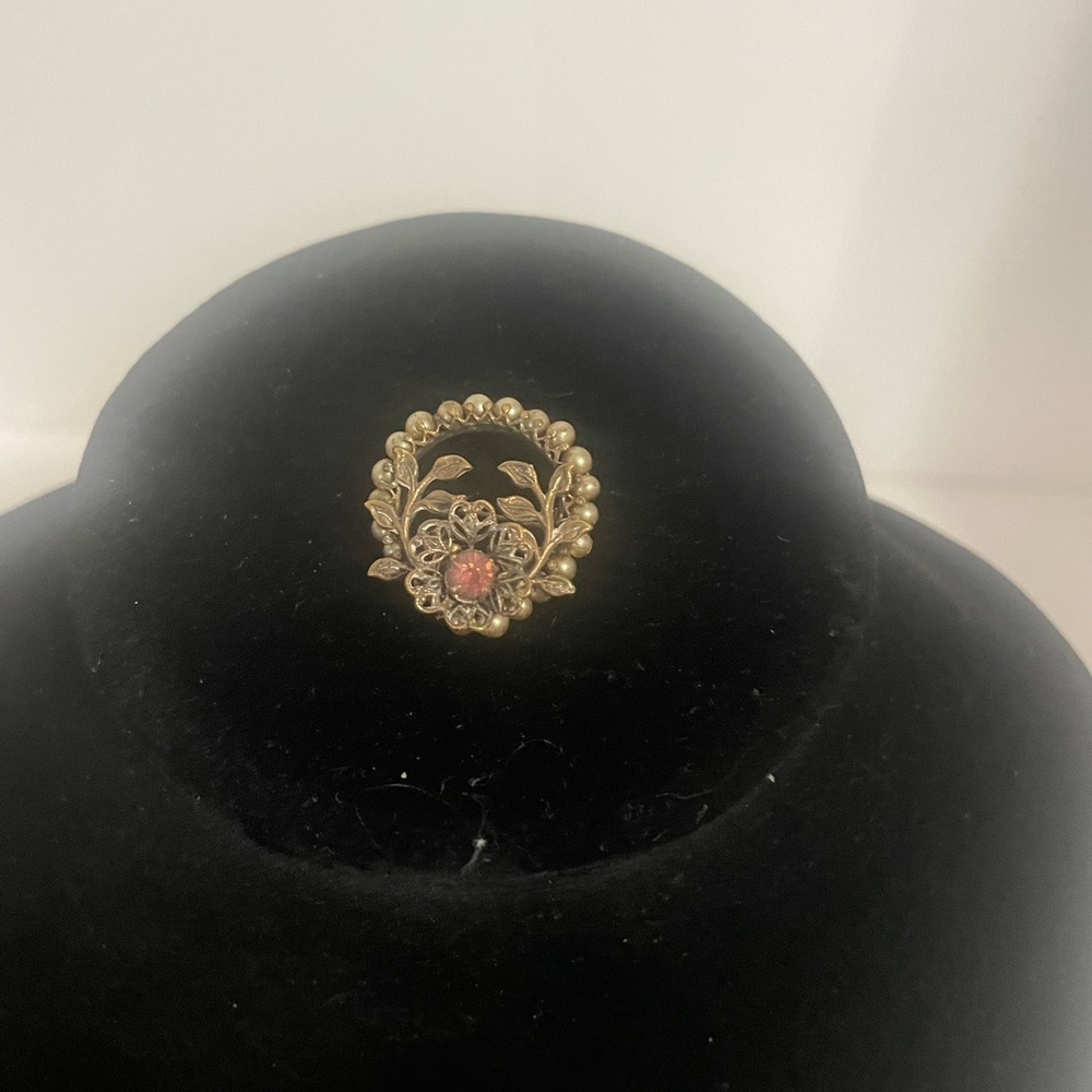 Vintage Elegant Gold and Pink Floral Brooch with Pearls